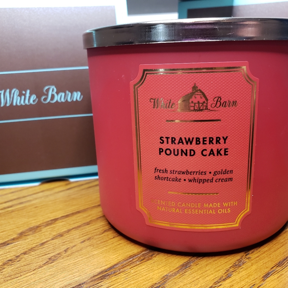 Bath & Body Works / WB Strawberry Poundcake 3-Wick